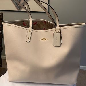 Coach Tote ( reversible)